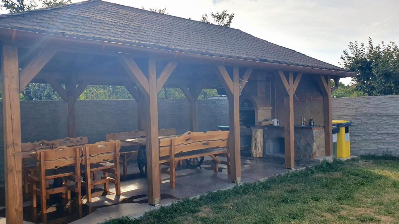 Villa Casanova à Sînmartin Extérieur photo